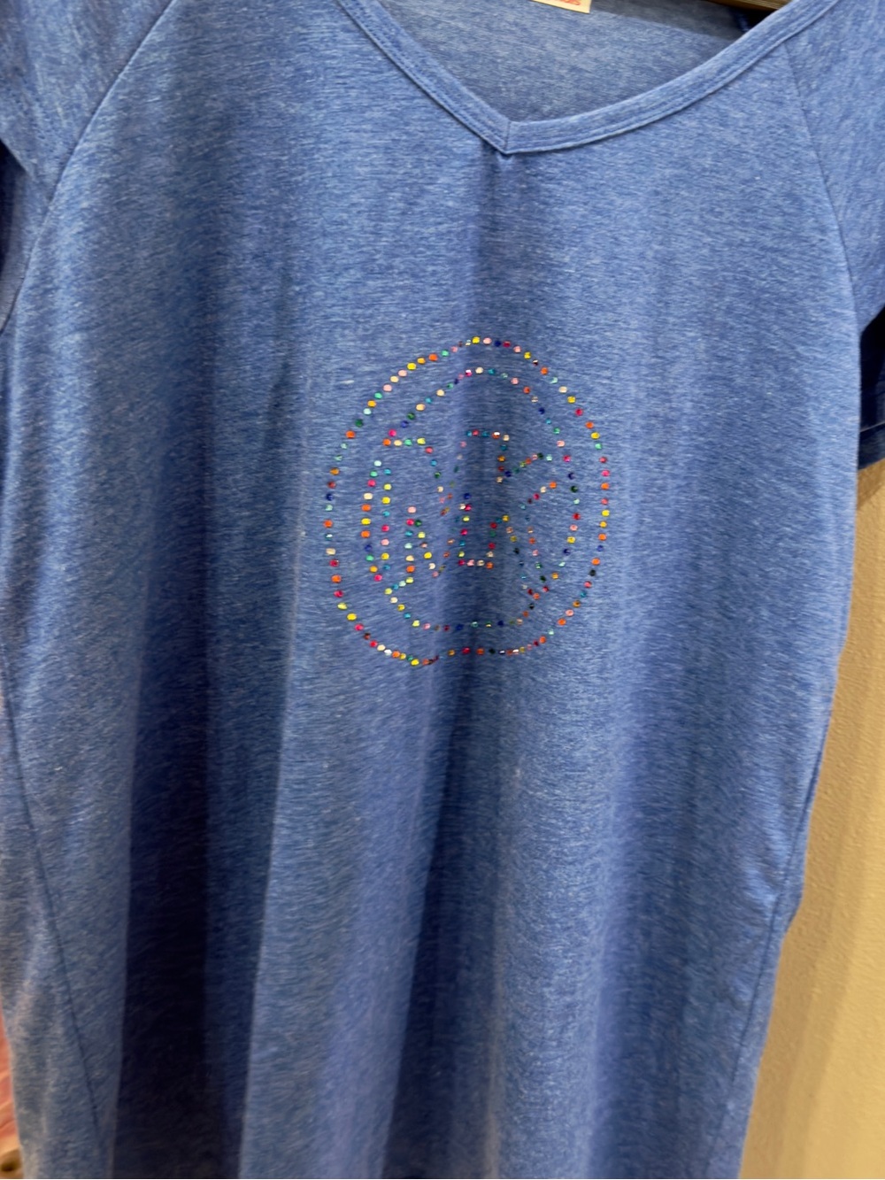 Blue V-Neck Tee with ruffle puff sleeves. Multicolor crystal MK Design - Picture 1 of 7